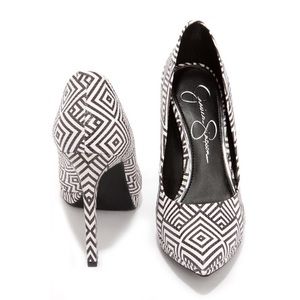 Jessica Simpson Brynn White/Black Platform Pumps